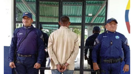 Violo a su hijastra
