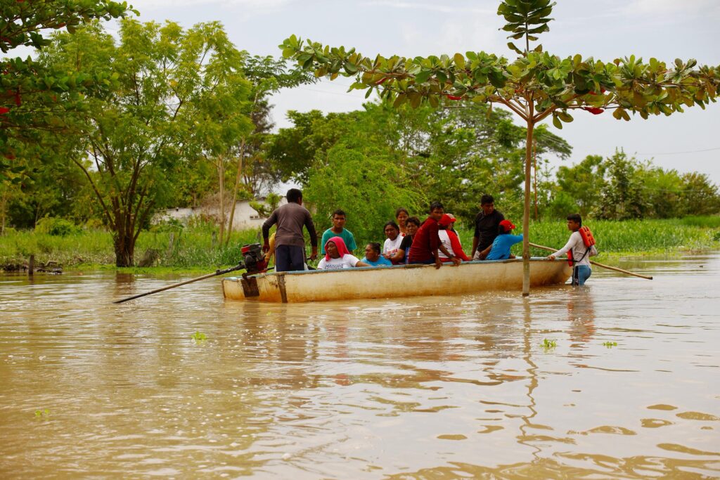 Gobierno Bolivariano activó plan de atención en 16 comunidades de Sur del Lago afectada por lluvias 3 WhatsApp Image 2025 06 30 at 10.41.21 AM