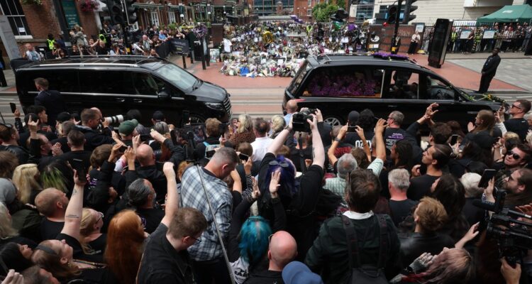 Birmingham despide a Ozzy Osbourne con una procesión fúnebre 1 Ozzy