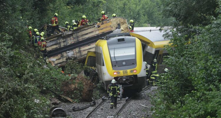 Varios muertos dejó el descarrilamiento de un tren en Alemania 1 Tren