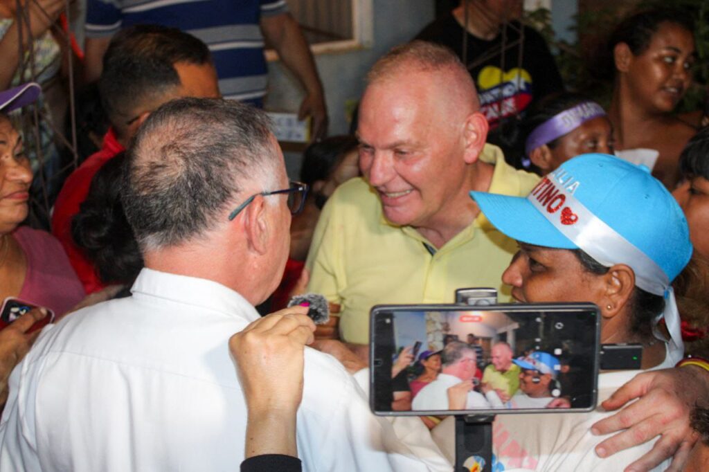 Di Martino recorrio parroquia Venancio Pulgar junto a Arias Cardenas 3