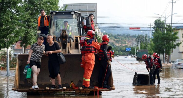 Fuertes lluvias en la capital china dejaron más de 30 muertos 1 Inundaciones en China