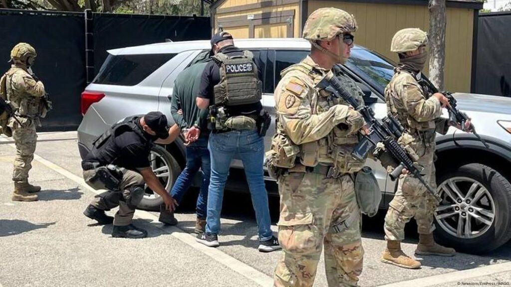 El 64 % de los latinos en EE. UU. desaprueba a Trump y el 41 % teme un arresto migratorio 3 Marines Redadas
