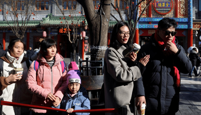 China dará a las familias 500 dólares al año por cada niño menor de tres años 2 China