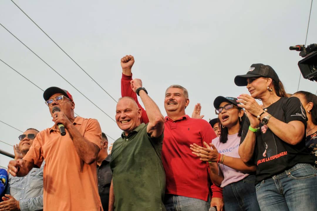 Gian Carlo Di Martino realizó cierre de campaña y ofreció trabajo desde el mismísimo 27 de julio 5 PHOTO 2025 07 24 13 20 55