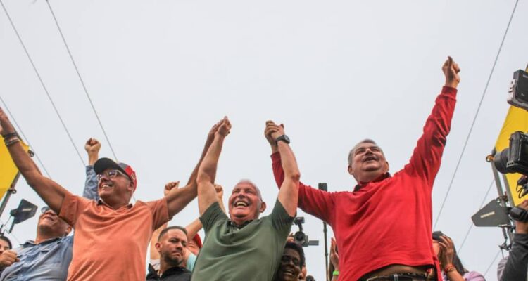 Gian Carlo Di Martino realizó cierre de campaña y ofreció trabajo desde el mismísimo 27 de julio 1 Gian Carlo Di Martino