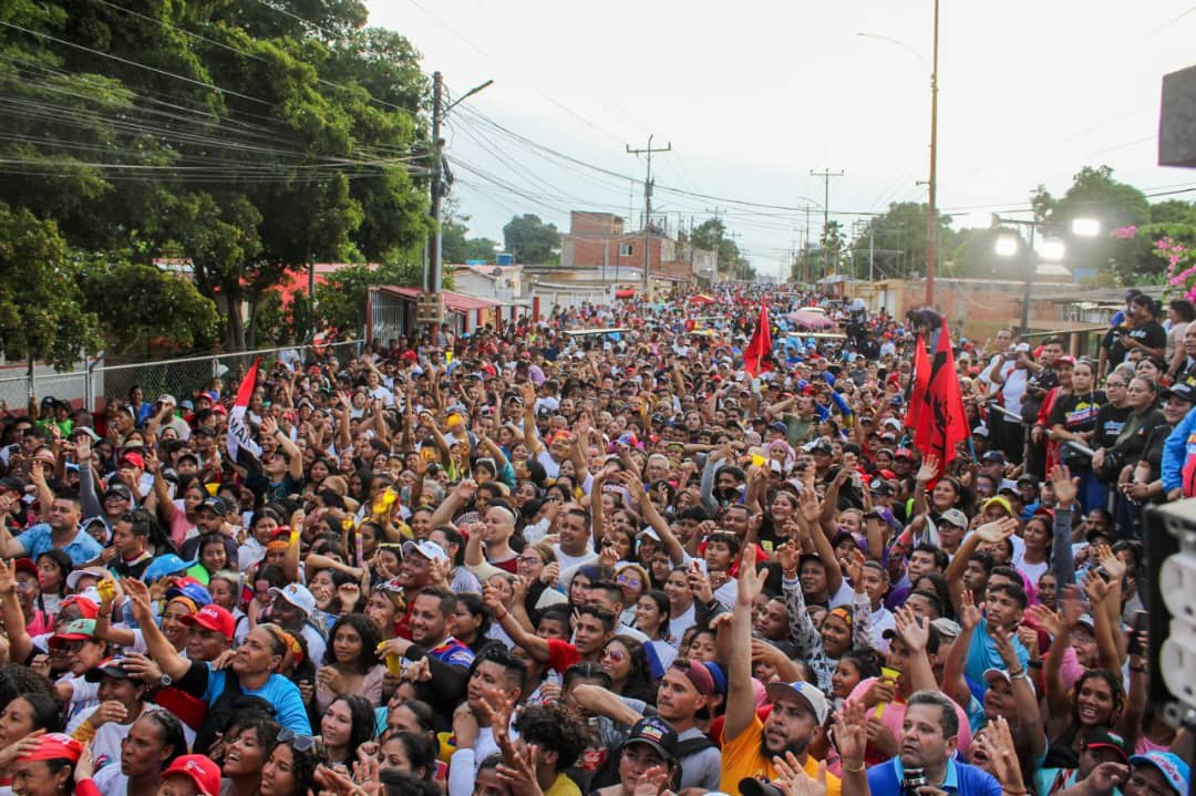 Gian Carlo Di Martino realizó cierre de campaña y ofreció trabajo desde el mismísimo 27 de julio 3 PHOTO 2025 07 24 14 00 50