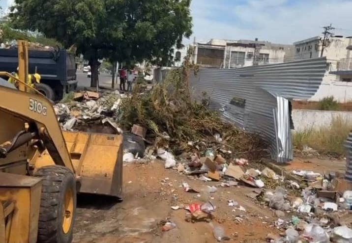 ¡La esperanza ya se hace realidad! Comenzaron a llegar camiones recolectores, y con mas de 2.000 salserines y 6.000 contenedores arrancan con el plan de recolección de basura anunció Di Martino 2 basura