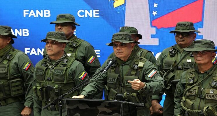Padrino López: Fanb interceptó avión de espionaje de EE. UU. durante jornada electoral 1 Padrino López