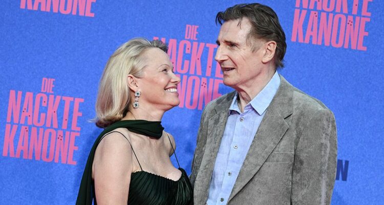 Crecen los rumores de romance entre Pamela Anderson y Liam Neeson: «No pueden mantener las manos alejadas el uno del otro» 1 PamelaAndersonyLiamNeeson 88652a7c5c6044f0a23848885873184a