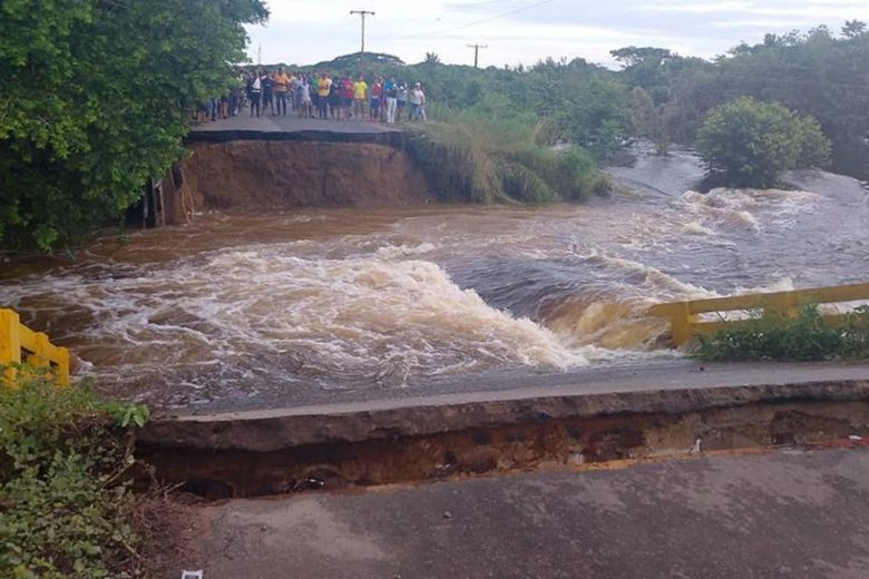 Puente colapsado