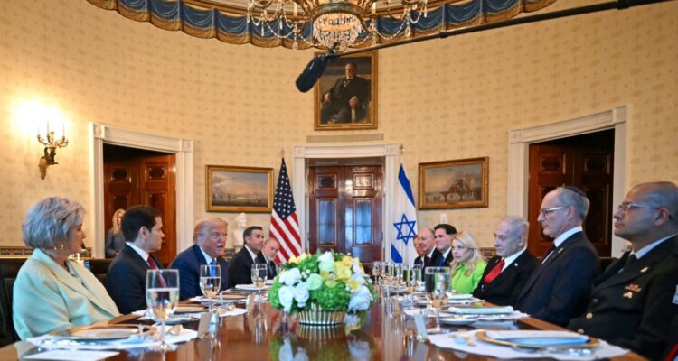 Tregua en Gaza, la nominación para el Nobel de Paz e Irán fueron los tema de la cena entre Trump y Netanyahu 1 Trump Netanyahu