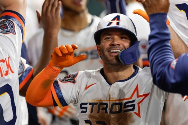 José Altuve comanda desde 2011 en la MLB 2 José
