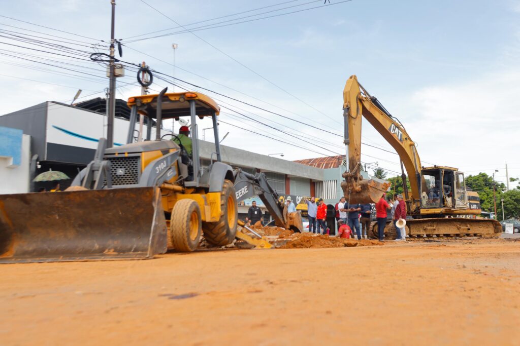 Gobernador Caldera inspeccionó trabajos que garantizan el tránsito en circunvalaciones 2 y 3 5 WhatsApp Image 2025 07 12 at 1.45.26 PM 3