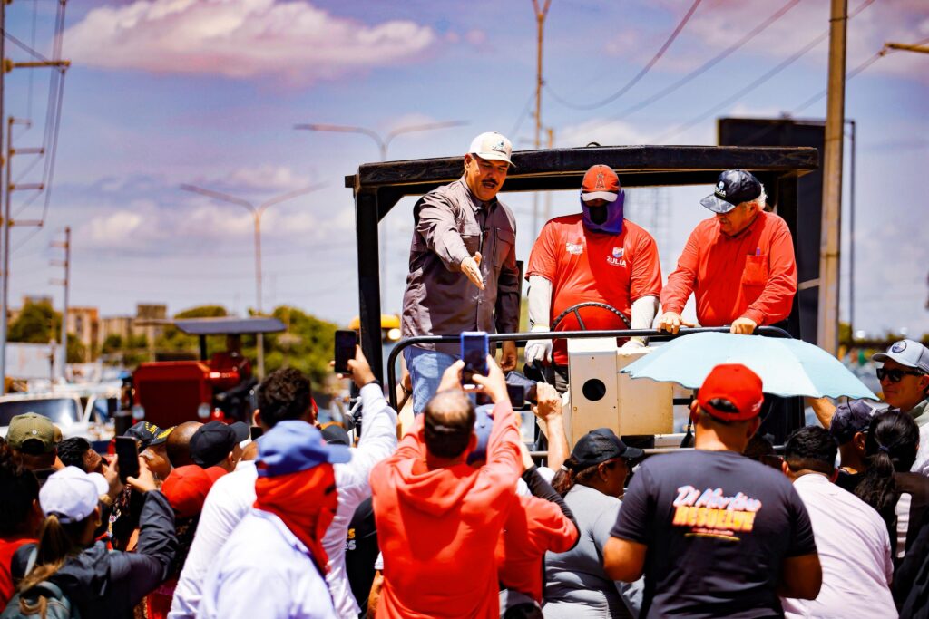 Gobernador Caldera marcó inicio de asfaltado de avenida Guajira y de tramo vial Sinamaica-Paraguaipoa 4 WhatsApp Image 2025 07 22 at 9.53.41 AM 1