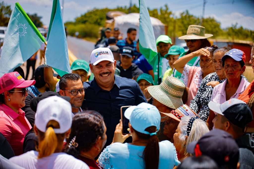 Plan de asfaltado regional se extiende a la Cañada de Urdaneta y continúa en el oeste de Maracaibo 7 WhatsApp Image 2025 07 23 at 8.17.48 AM 1