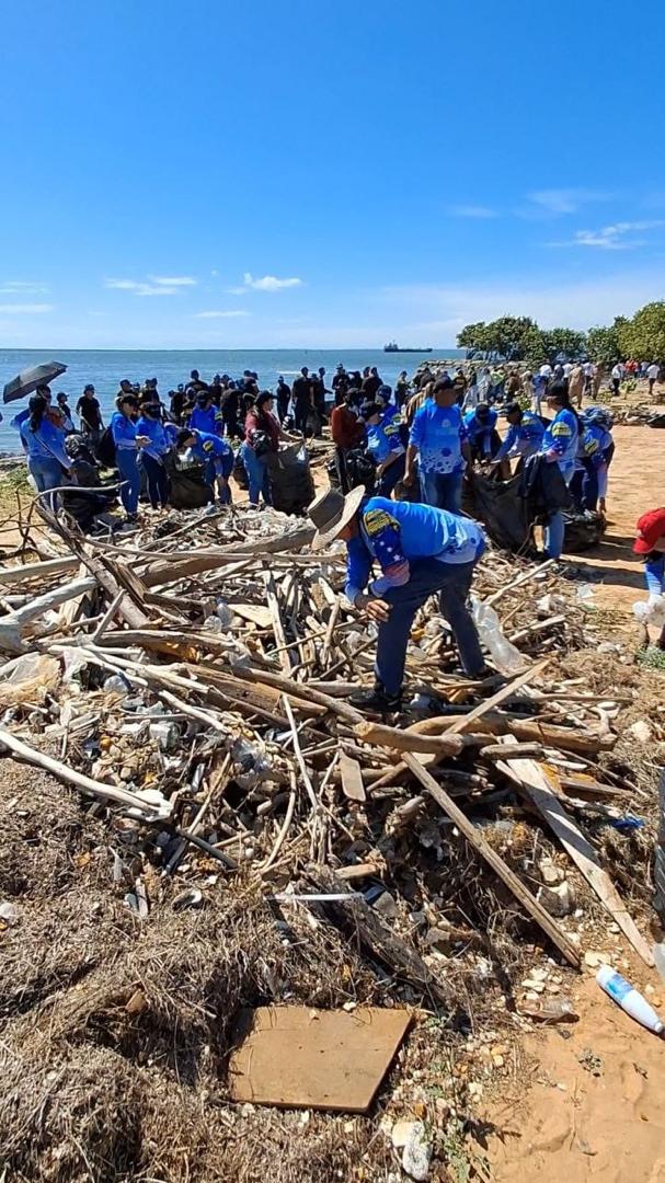Recolectan 336 toneladas de plástico para conmemorar dos años del plan de recuperación del Lago de Maracaibo 2 WhatsApp Image 2025 07 23 at 9.23.17 AM 4