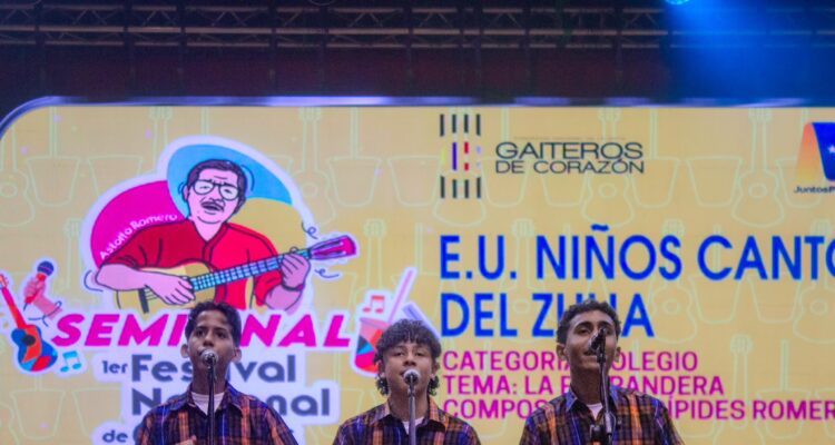 Dos colegios y dos comunidades se alzan como ganadores del 1er Festival Nacional de Gaitas 1 gaita