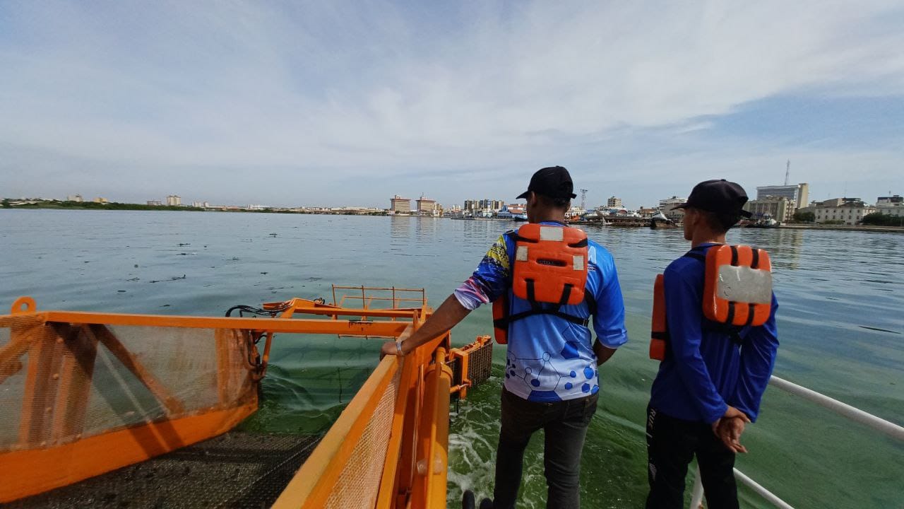 ICLAM despliega embarcaciones Skimmers de Basura Acuática para jornada de saneamiento en el Lago de Maracaibo 3 WhatsApp Image 2025 07 31 at 9.50.23 AM 1