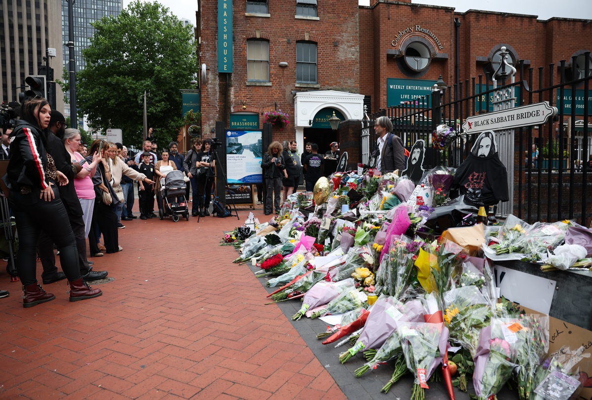 Birmingham despide a Ozzy Osbourne con una procesión fúnebre 2 ab3418fe1d74773f9baac023840e21433a9bb4e3