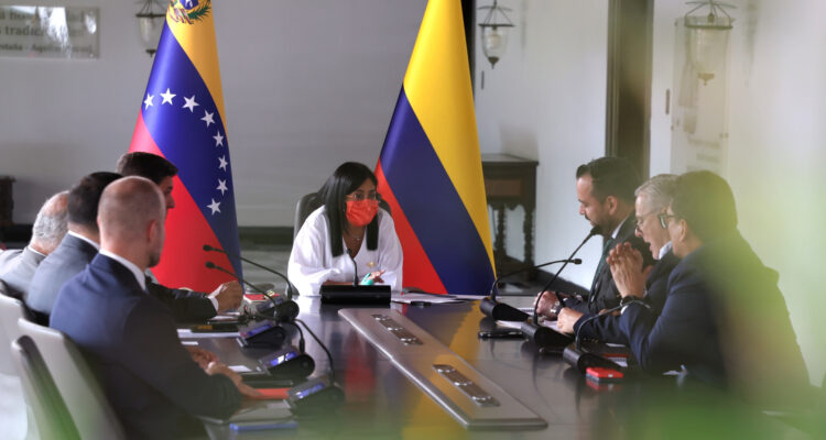 delcy rodriguez y autoridades energeticas de colombia cortesia 44157
