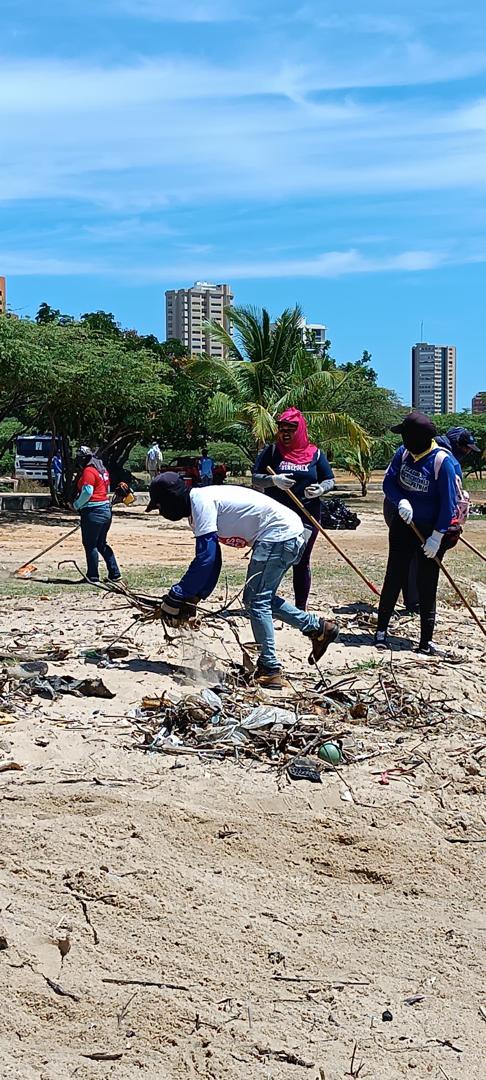 Recolectan 336 toneladas de plástico para conmemorar dos años del plan de recuperación del Lago de Maracaibo 3 ea1iIYjE WhatsApp Image 2025 07 23 at 9.23.17 AM 7