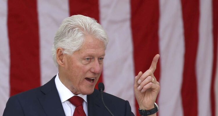 Bill Clinton: descubren mensaje de felicitación del expresidente a Epstein ¿qué dice? 1 Clinton