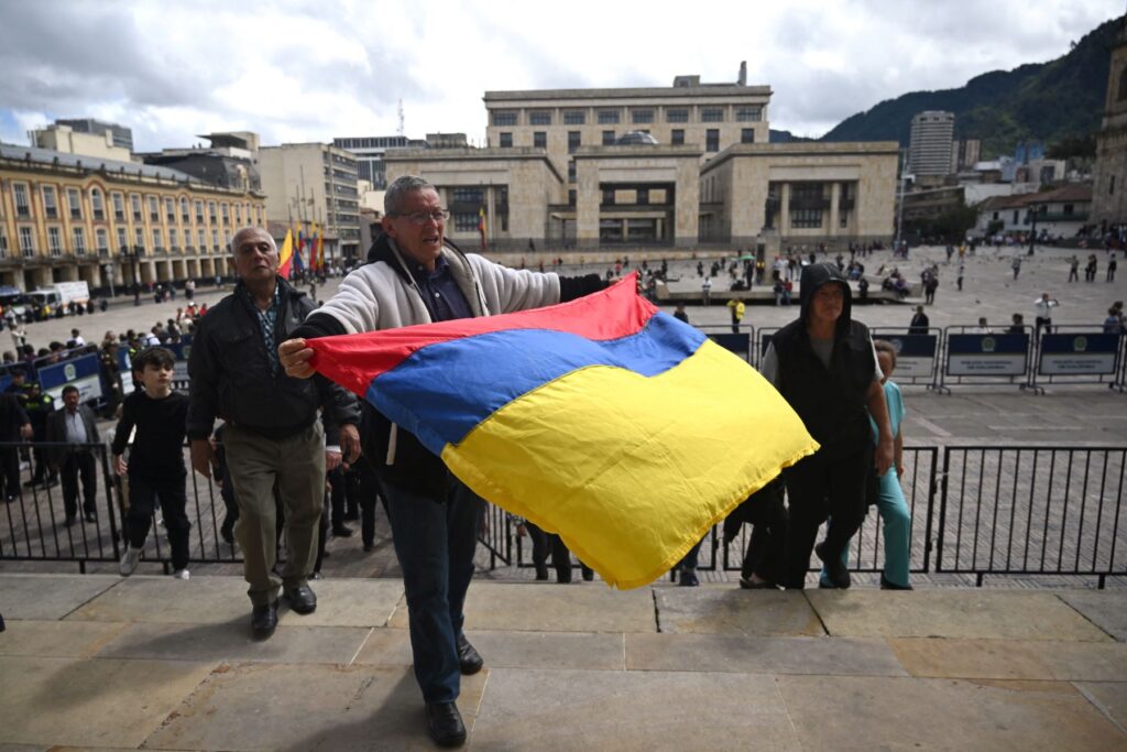 Miles de colombianos se despiden de Miguel Uribe Turbay 3 Uribe