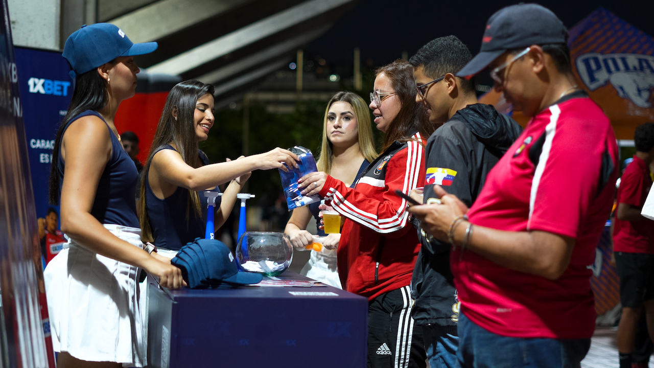 Juegos, emoción y fantásticos premios: 1xBet volvió a deleitar a los aficionados durante un partido del Caracas F.C. 4 04