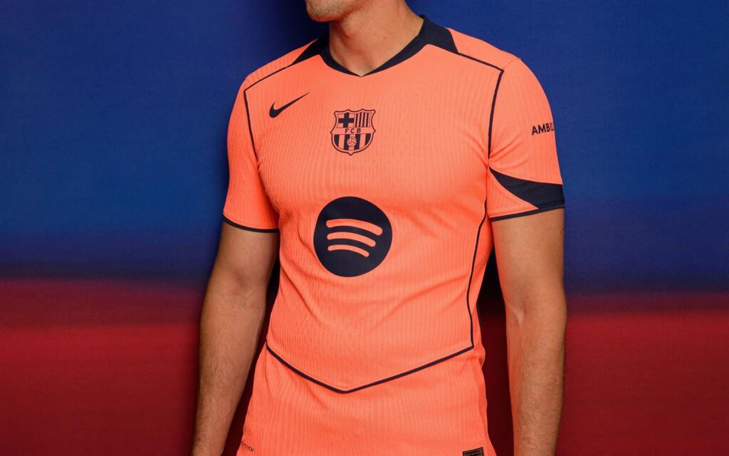Barcelona presenta su tercera equipación: un homenaje al «sextete» de 2009 2 equipación