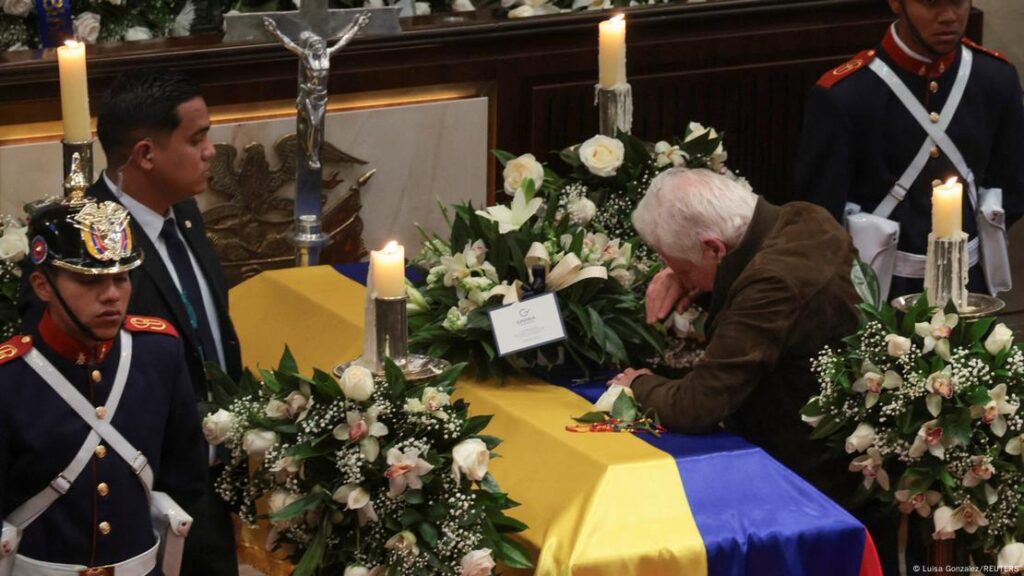 Miles de colombianos se despiden de Miguel Uribe Turbay 2 Uribe