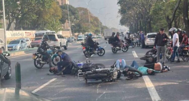 Venezuela registró 119 muertos y 393 lesionados en accidentes de tránsito solo en julio: 54% de los fallecidos eran motorizados 1 Accidentes