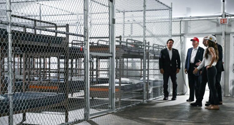 Una jueza ordenó desmantelar el centro migratorio «Alligator Alcatraz» dentro de 60 días 1 Alligator Alcatraz