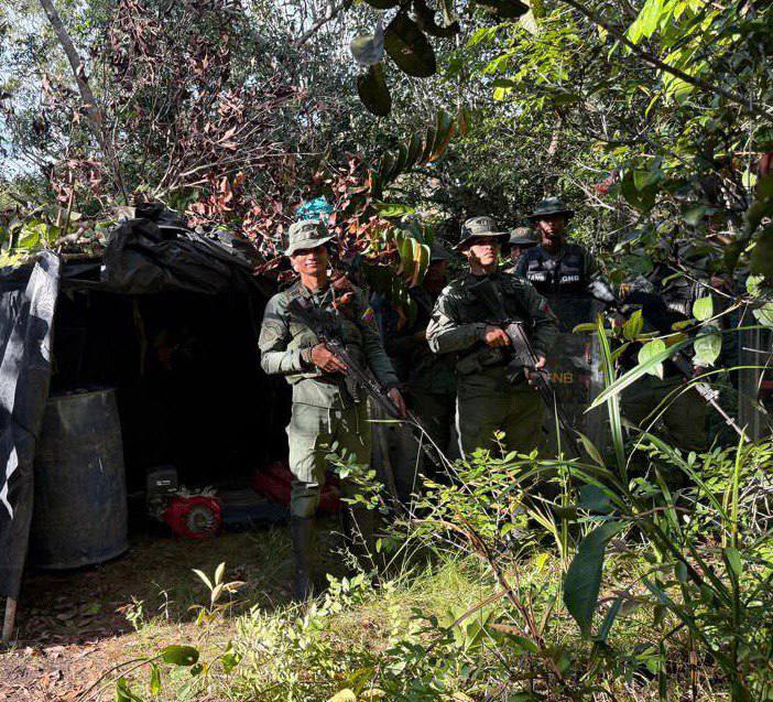 Fanb destruyó aeronaves en un laboratorio de drogas en Apure 2 Apure Fanb