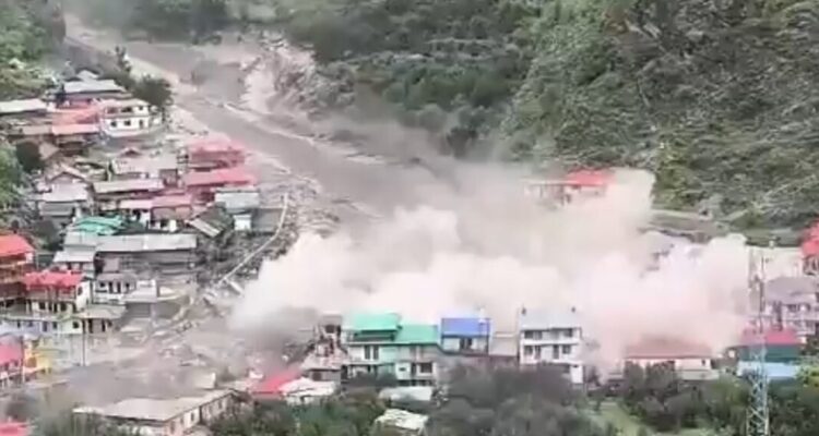 Al menos 4 muertos y decenas de desaparecidos por avalancha súbita en el Himalaya indio 1 Avalancha
