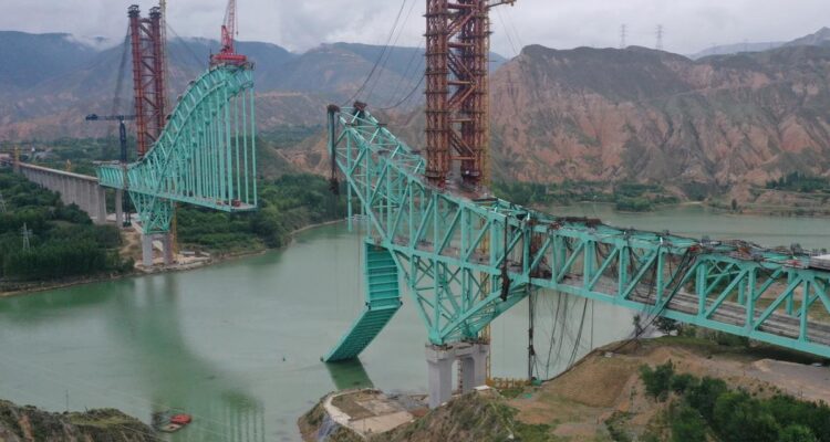 Derrumbe de puente dejó al menos 12 muertos en China 1 Derrumbe puente