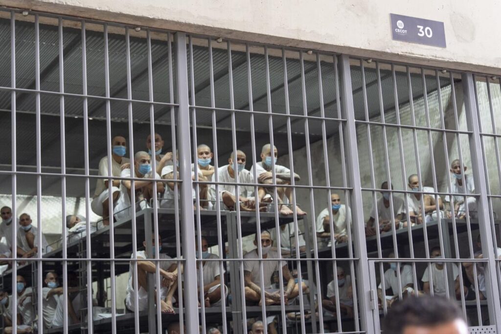 ¡Bienvenidos al CECOT «El cementerio de los hombre vivos»! Ocho venezolanos denunciaron lo que vivieron en ese infierno de El Salvador 3 El Salvador