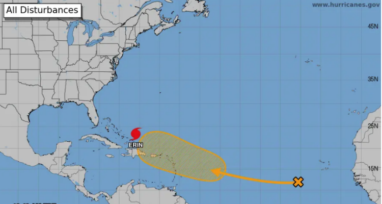 Estados Unidos ordenó evacuaciones en islas de Carolina del Norte debido al potente huracán Erin 1 Erin