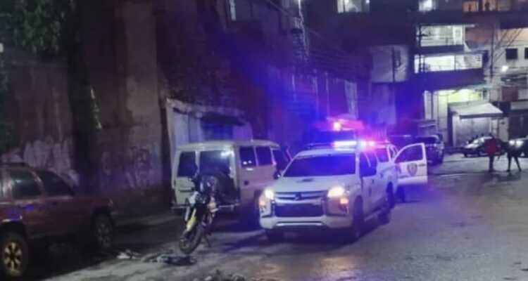 Lluvia que azotó Caracas mató a una persona y dejó destruidos casas y vehículos 1 lluvia