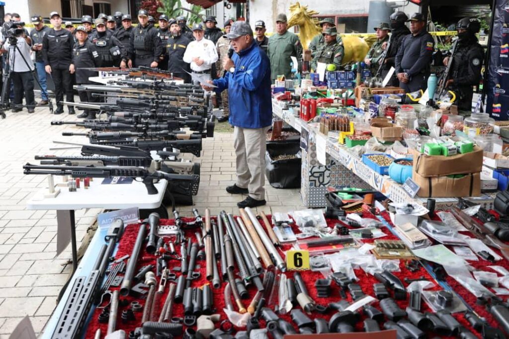 Ministro Cabello anunció la captura de alias «La Negra» y «El Flaco» involucrados en plan terrorista de Plaza Venezuela 4 Gyuh9hXWMAAKnCx
