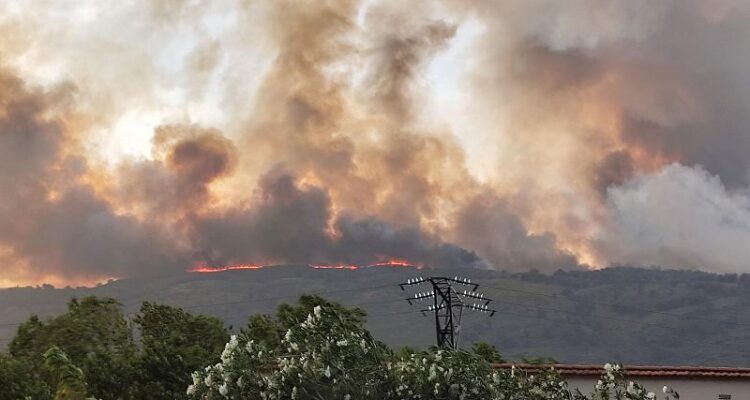 España bajó a 14 fuegos activos, pero con peligro extremo por reproducciones de focos 1 Incendios en España