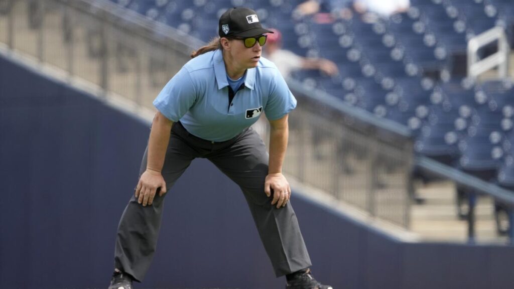 Primera mujer «umpire» debutará este sábado en la MLB 2 Mujer umpiere
