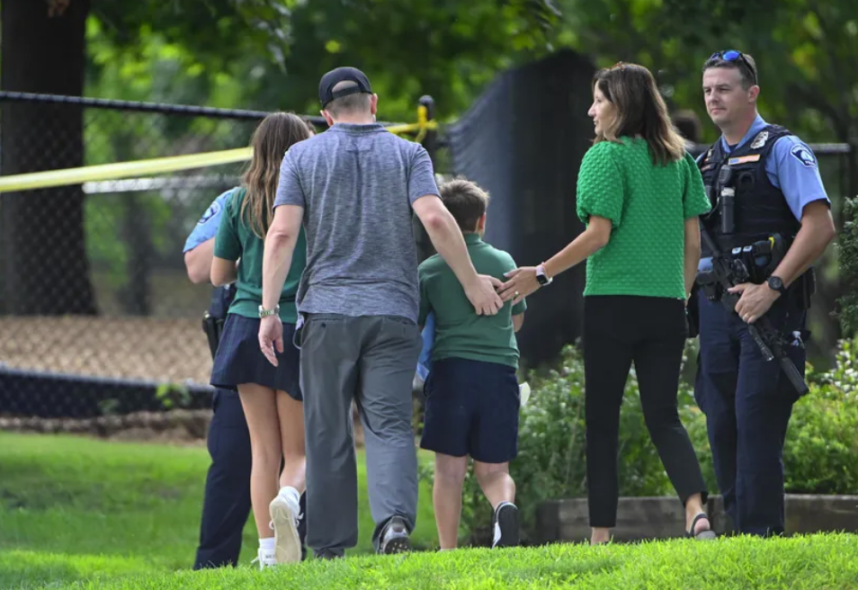 Dos niños muertos y 17 heridos en el tiroteo en una escuela católica en Minneapolis 3 Ninos muertos en tiroteo
