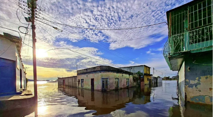 Río Orinoco inundó calles en barrio La Toma de Ciudad Bolívar 1 Orinoco