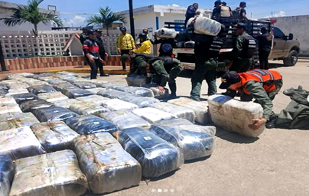 Privados de libertad 8 sujetos capturados con 3 mil kilos de droga en Falcón 2 Privados de libertad los 8 sujetos capturados con 3 mil kilos de droga en costas de Falcon 2 t