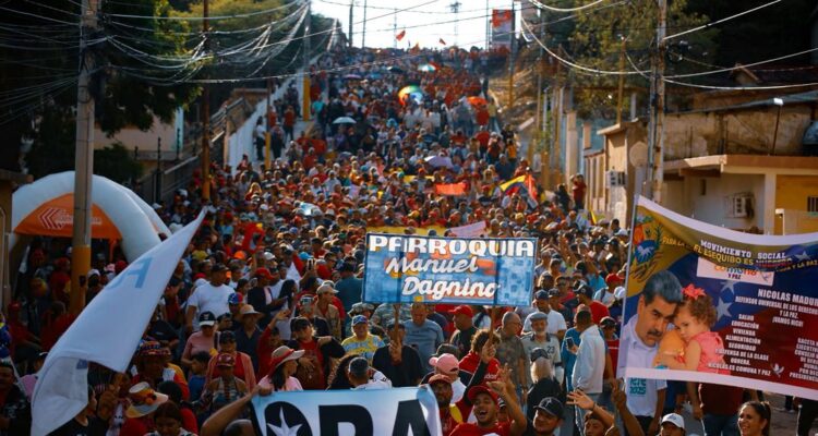 Pueblo zuliano alzó su voz junto a sus gobernantes por la paz y en contra de las amenazas imperiales 1 THs58pXw WhatsApp Image 2025 08 12 at 4.12.17 PM 2