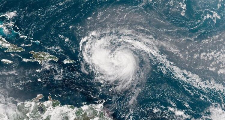 Huracán Erin amenaza con marejadas y corrientes de resaca en costa este de EE. UU. y Bahamas 1 Erin