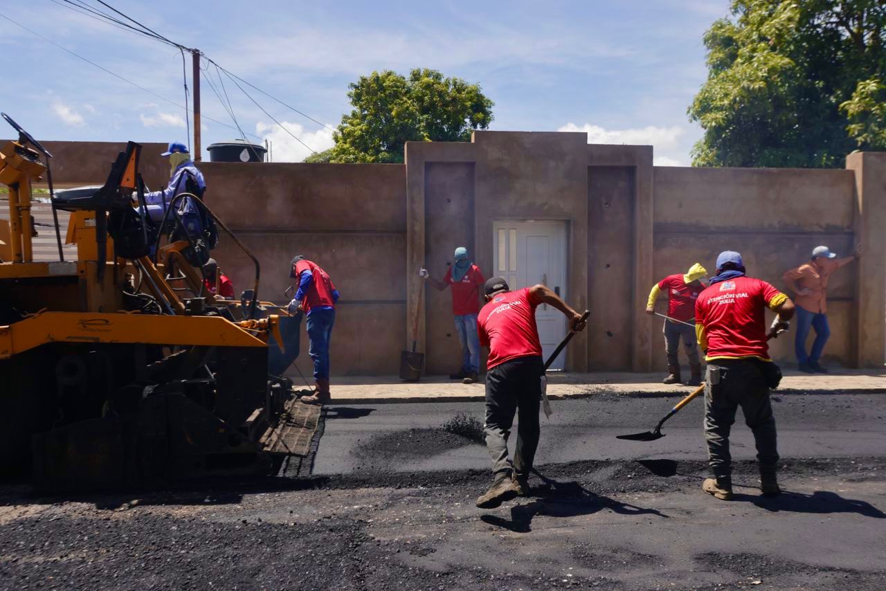 Asfaltado, gasificación y colector: Gobernador Caldera inicia la semana con atención a los servicios públicos 3 WhatsApp Image 2025 08 04 at 4.15.15 PM 2
