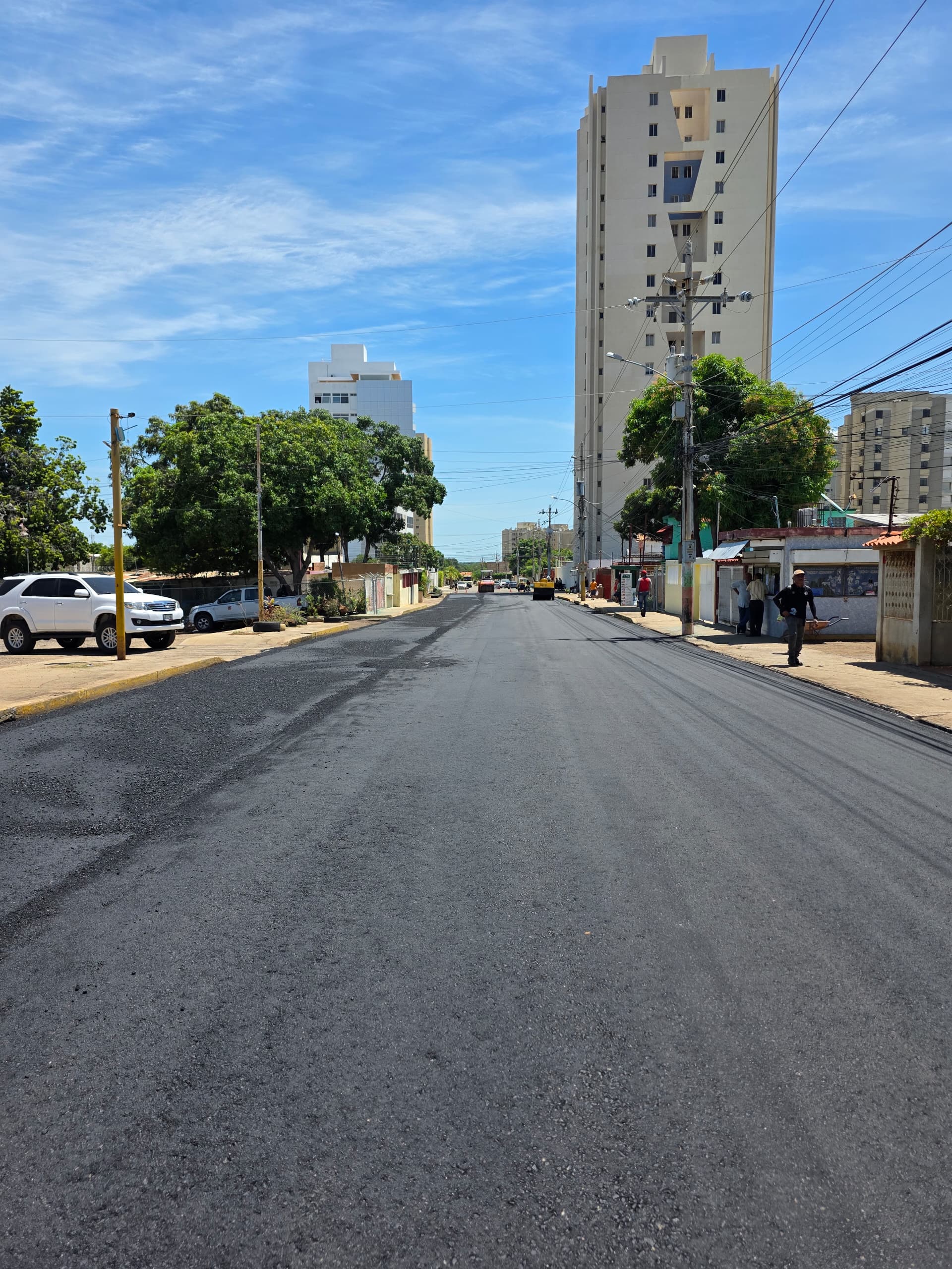 Con más de mil toneladas Di Martino inicia su plan de asfaltado 8 WhatsApp Image 2025 08 04 at 5.40.21 PM 1