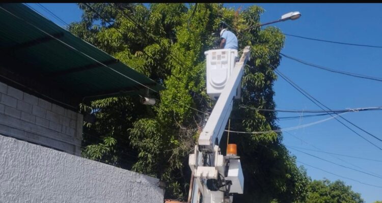 Gobernador Luis Caldera impulsa planes para optimizar el servicio eléctrico en el Zulia 1 Caldera